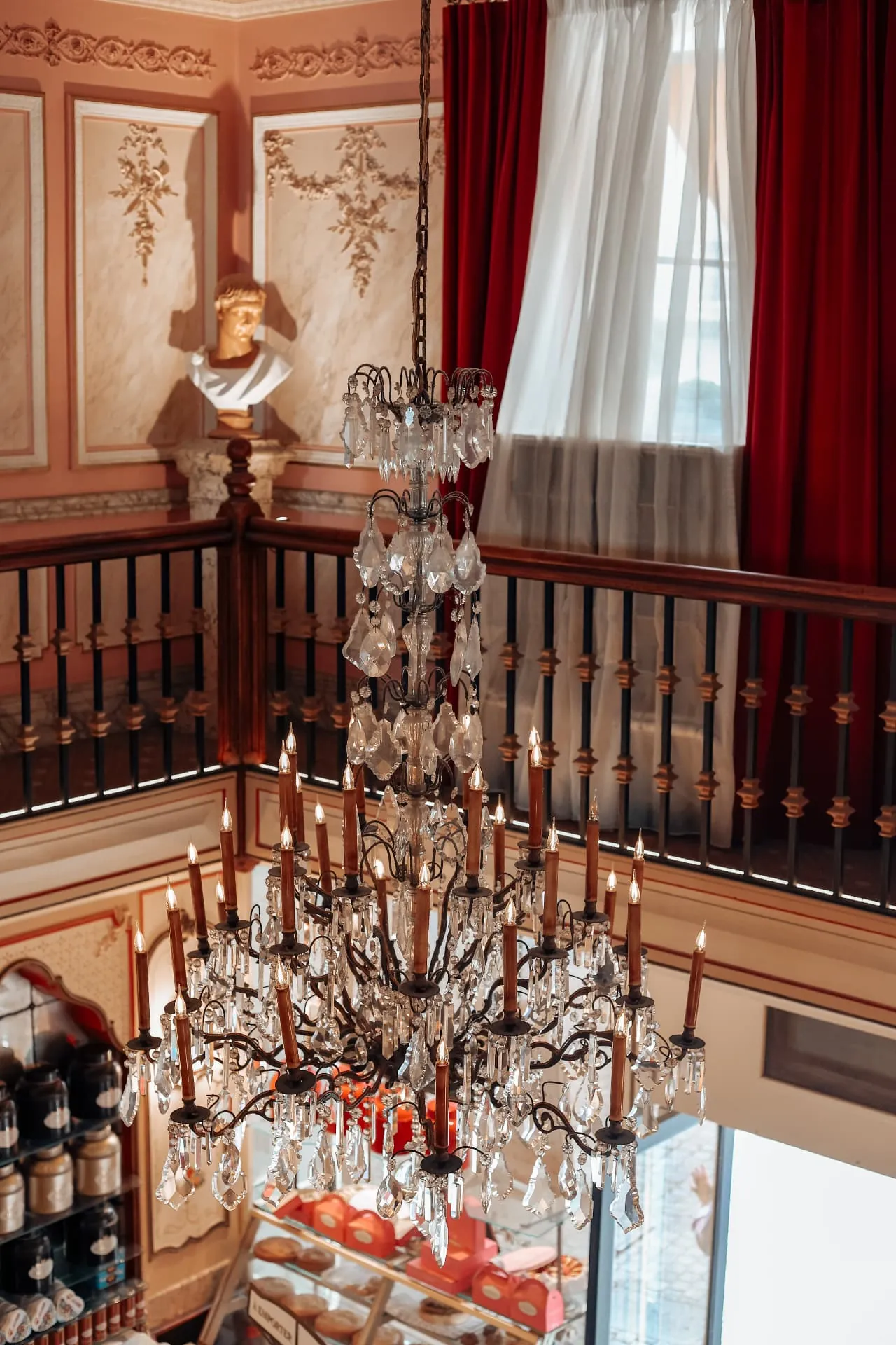 Lustre en cristal du salon Miremont