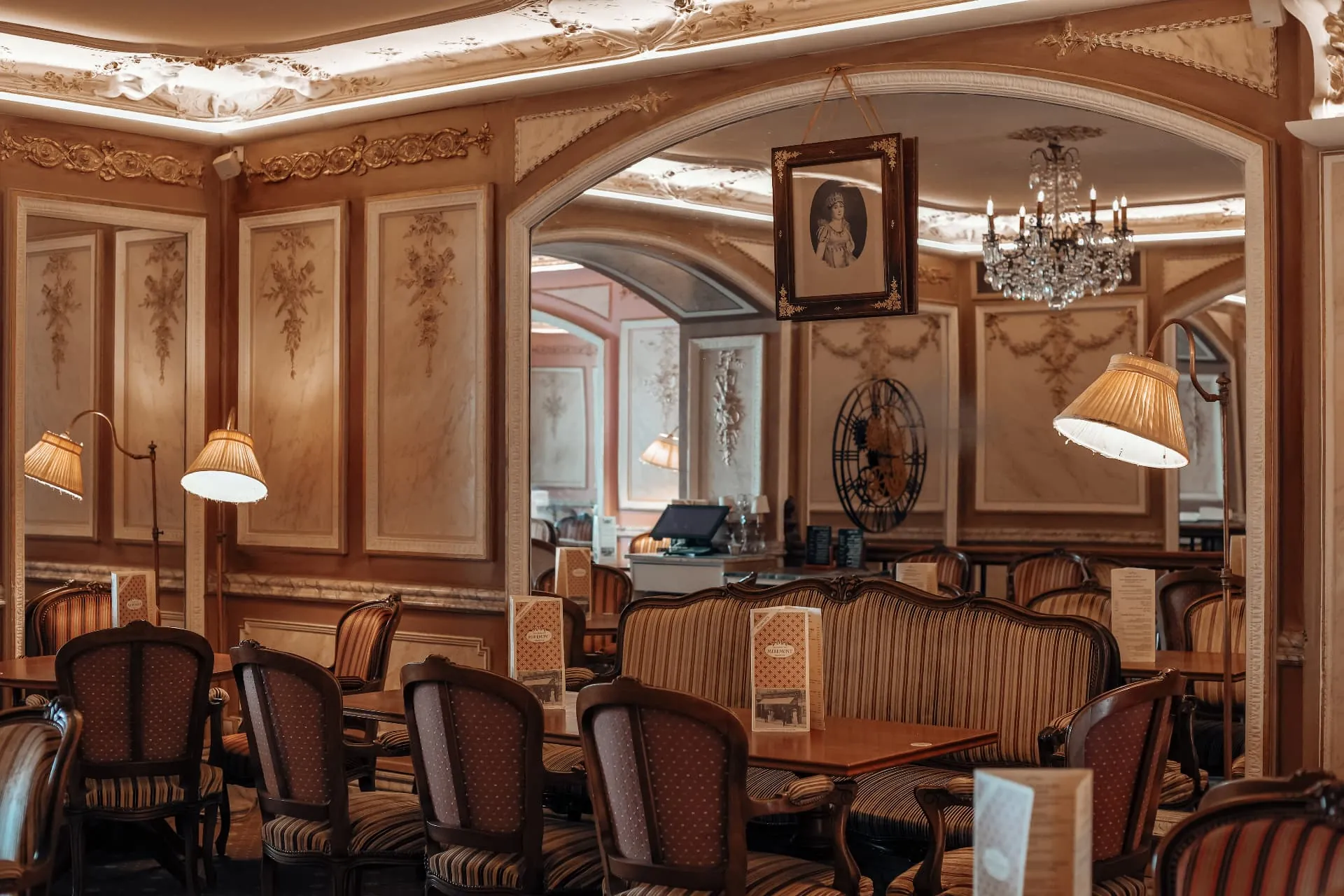 Salon de thé Miremont et ses boiseries